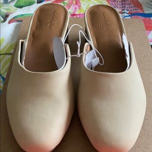 Women's Avianna Low Vamp Kitten Heeled Mules